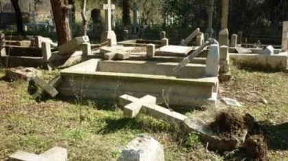 Un celebru actor român a descoperit îngrozit că mormântul tatălui său a dispărut