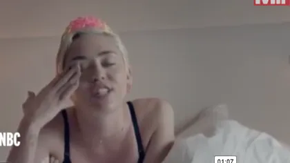 Miley Cyrus a izbucnit în lacrimi în timpul unui interviu. Ce amintire DUREROASĂ o macină pe vedetă