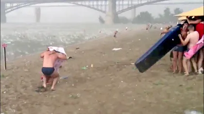 Imagini HORROR pe plajă: Turiştii au scăpat cum au putut. VIDEO