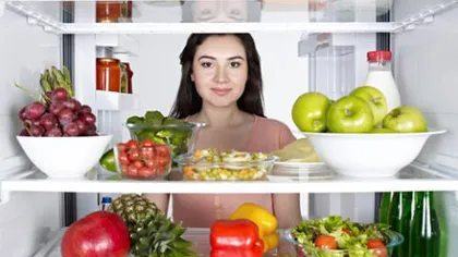 Cum să-ţi aranjezi alimentele în bucătarie pentru a mânca mai sănatos şi mai puţin