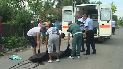 TRAGEDIE în Buzău. A MURIT pe loc după ce a căzut din REMORCĂ