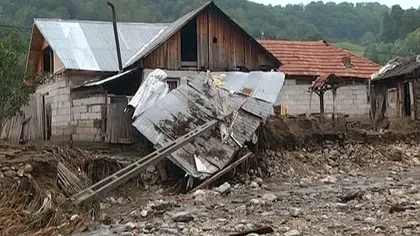 Dezastrul de la Vaideeni. Peste 1000 de oameni evacuaţi şi 100 de locuinţe distruse