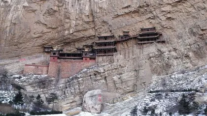 Cele mai frumoase mănăstiri izolate din lume FOTO