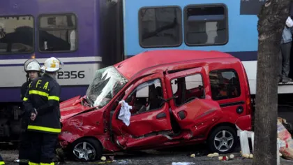 Accident GRAV: 3 morţi şi 5 răniţi după ce un tren a acroşat o maşină