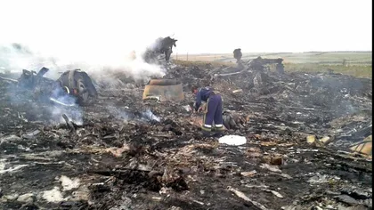 Experţii aflaţi în Ucraina la locul prăbuşirii avionului malaezian se retrag din cauza luptelor