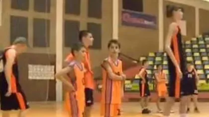 URIAŞUL român, noul Ghiţă Mureşan. Un baschetbalist de 14 ani are 2,26 m înălţime VIDEO