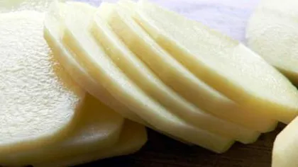 Ce se întâmplă dacă îţi pui cartof crud pe frunte timp de 20 de minute
