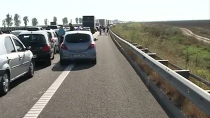 Cozi kilometrice pe autostrada Soarelui, la Feteşti. Rus: Am dispus scoaterea taxei de pod în weekend