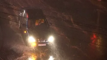 Furtună puternică la Constanţa. Străzile au fost inundate în doar câteva minute VIDEO