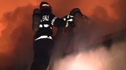 Incendiu devastator în Cluj. Şapte persoane au rămas pe drumuri după ce casa lor a ars în întregime