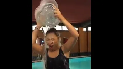 ICE BUCKET CHALLENGE. Andra, reacţie FABULOASĂ după ce şi-a turnat apă cu GHEAŢĂ în cap VIDEO
