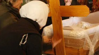 Românii pot alege să fie înmormântaţi FARĂ PREOT. Noua Lege funerară aduce SCHIMBĂRI halucinante