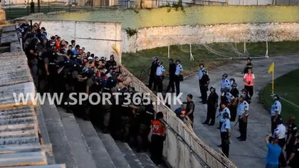 Imagini ŞOCANTE în tribune. O grenadă aruncată de jandarmi a retezat braţul unui suporter VIDEO