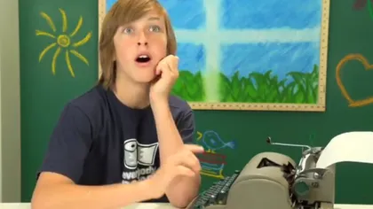 Cum reacţionează copiii de azi când văd o maşină de scris VIDEO