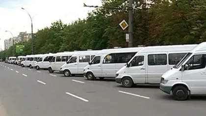 Mii de români, în PERICOL din cauza microbuzelor. Reprezentanţii RAR au găsit NEREGULI mari la maşini