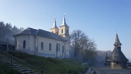 Minunile de la Mănăstirea Nicula. Oamenii se vindecă miraculos în urma rugăciunilor din lăcaşul sfânt VIDEO