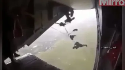 A trecut pe lângă MOARTE: Un paraşutist a rămas agăţat de avion, în timpul saltului