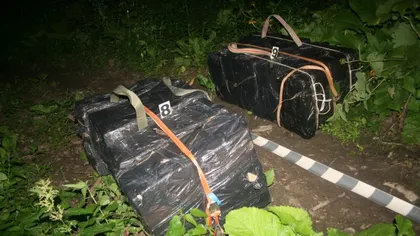 Focuri de armă şi zeci de mii de pachete cu ţigări descoperite la graniţa cu Ucraina