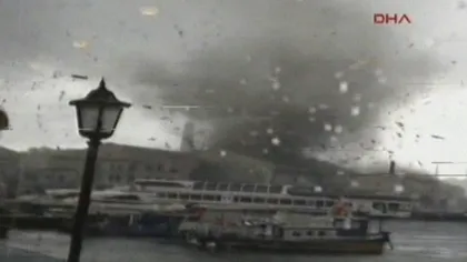 TORNADĂ şi ploi torenţiale în Istanbul - VIDEO