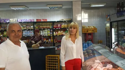 Elena Udrea, la ALIMENTARĂ să-şi cumpere SALAM VICTORIA, pâine şi ARDEI IUTE FOTO