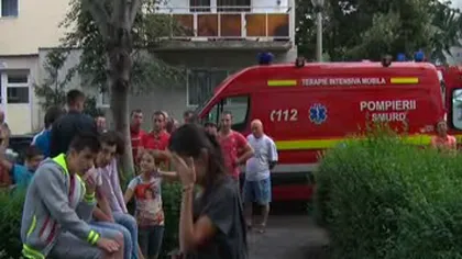 Bărbat în STARE GRAVĂ după ce a căzut ŞAPTE METRI în gol pe scara unui bloc