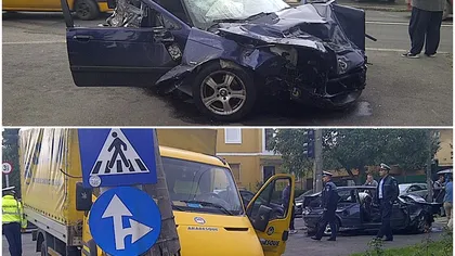 Impact violent între un BMW şi o dubiţă în Timişoara FOTO