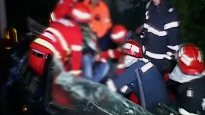 Un ŞOFER de 19 ANI a ajuns la SPITAL după ce s-a oprit cu maşina într-un TIR: A intrat pe contrasens VIDEO