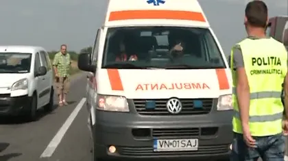 Accident GRAV în Vrancea: Mai mulţi muncitori au fost răniţi, după ce o dubă a intrat într-un tractor