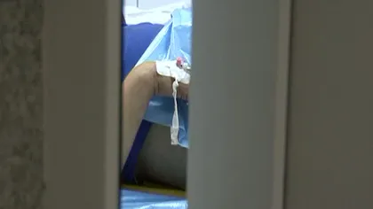 BĂTUT cu SĂLBĂTICIE şi ÎMPUŞCAT. Un bărbat de 22 de ani a ajuns în stare gravă la spital VIDEO