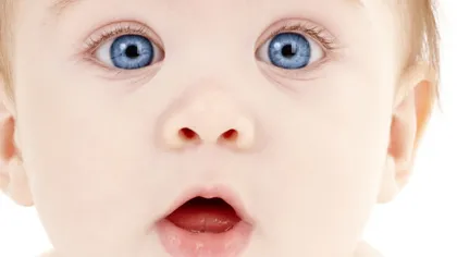 Cu cine va semăna bebeluşul: Explicaţia genelor