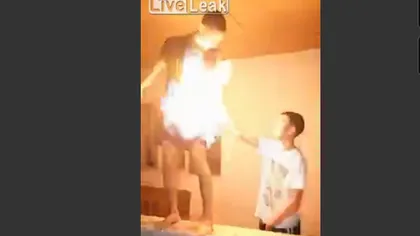 Nebunie curată sau prostie pură? Un tânăr şi-a dat foc pentru a se alătura campaniei Ice Bucket Challenge