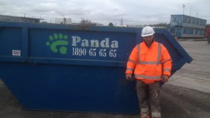 Un ROMÂN, exemplu de CINSTE în Irlanda după ce a returnat mii de euro găsiţi în gunoi