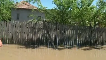 Peste 90 de oameni, salvaţi din zonele inundate în primele 24 de ore