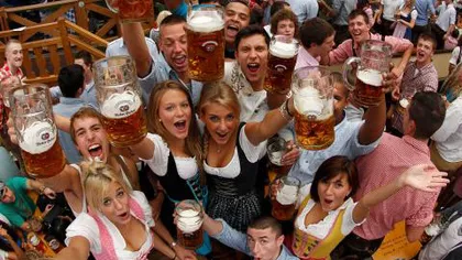 Circa şase milioane de amatori de bere sunt aşteptaţi la ediţia din acest an a Oktoberfest