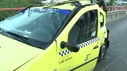 Accident GRAV la ieşirea din Bucureşti. Un taxi s-a răsturnat de mai multe ori VIDEO