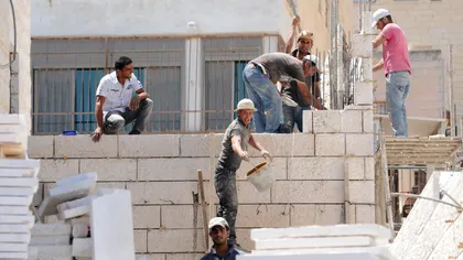 ROMÂNI alături de palestinieni şi chinezi, pe şantierele de construcţii din Israel