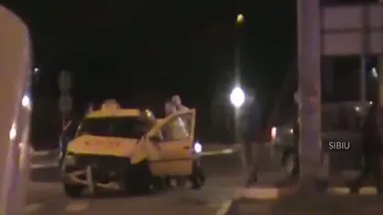 ACCIDENT ÎN LANŢ, în Sibiu. Cinci maşini avariate, după ce un taximetrist nu a acordat prioritate VIDEO