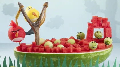 Cum să tai FOARTE SIMPLU şase fructe. TUTORIAL VIDEO devenit viral