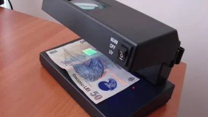Infractori care făceau bani falşi la o imprimantă, arestaţi preventiv
