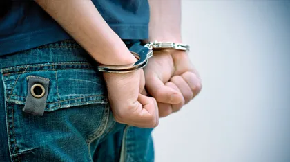 Trei români arestaţi în Marea Britanie, pentru că au furat peste 2 milioane de euro din bancomate