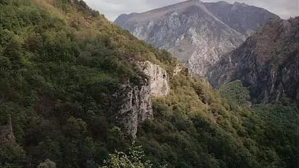 Familia rămasă blocată în zona Valea Cernei a fost găsită de salvamontişti