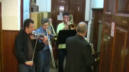 Haos la Filarmonica din Arad VIDEO