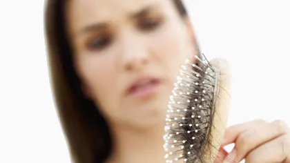 Mătreaţa şi căderea părului pot ascunde mai multe boli