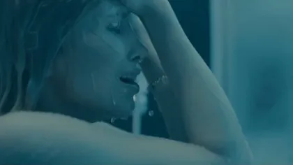Lora, goală sub duş în cel mai nou videoclip. Jurata de la NextStar a lansat piesa ARDE - VIDEO