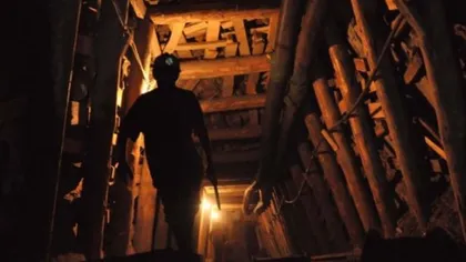 Zeci de mineri BLOCAŢI în subteran, după prăbuşirea unei galerii