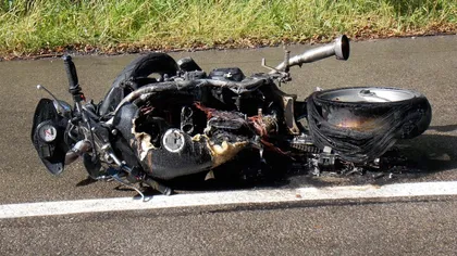 Accident TERIBIL. Un motociclist a murit ZDROBIT de un parapet din beton VIDEO