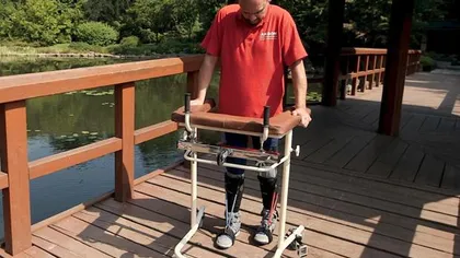 Premieră medicală: Un bărbat paralizat poate să meargă din nou. Medicii i-au prelevat celule din propriul nas