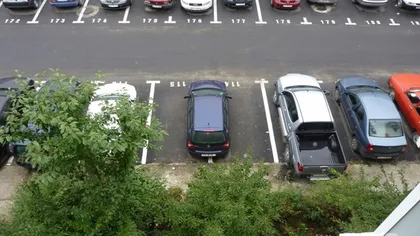 GLUMĂ PROASTĂ. Cum şi-a găsit o femeie maşina în parcarea din faţa blocului FOTO