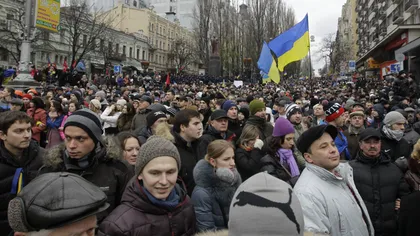 Proteste violente la Kiev: Mulţimea a încercat să pătrundă cu forţa în sediul Parlamentului
