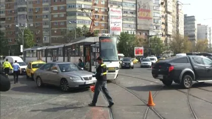 Accident GRAV în Capitală. Un tramvai s-a ciocnit cu un autobuz: 11 persoane sunt rănite